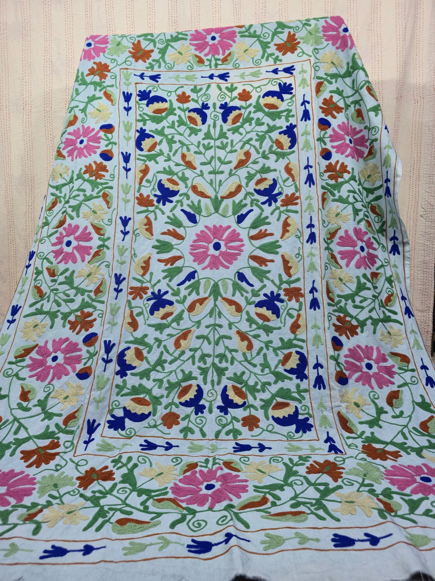 SUZANI 008