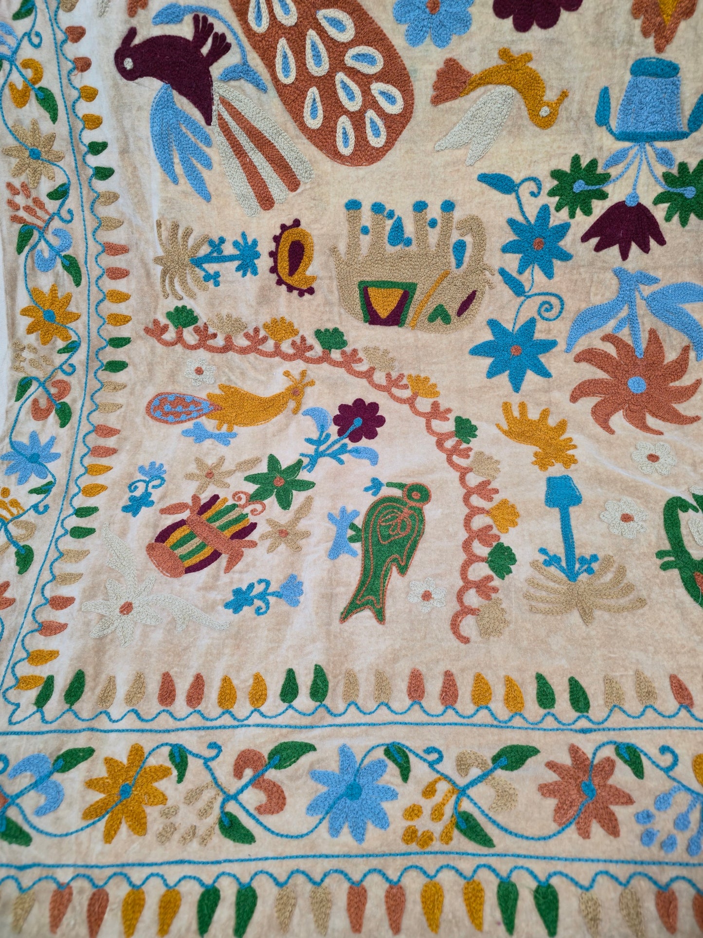 SUZANI 004